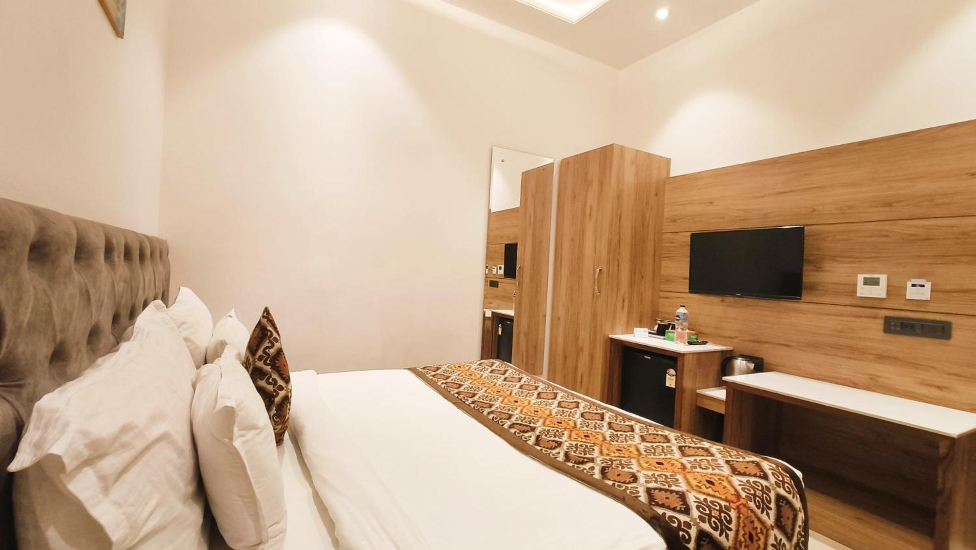 Blessings Hotel Amritsar Exterior photo