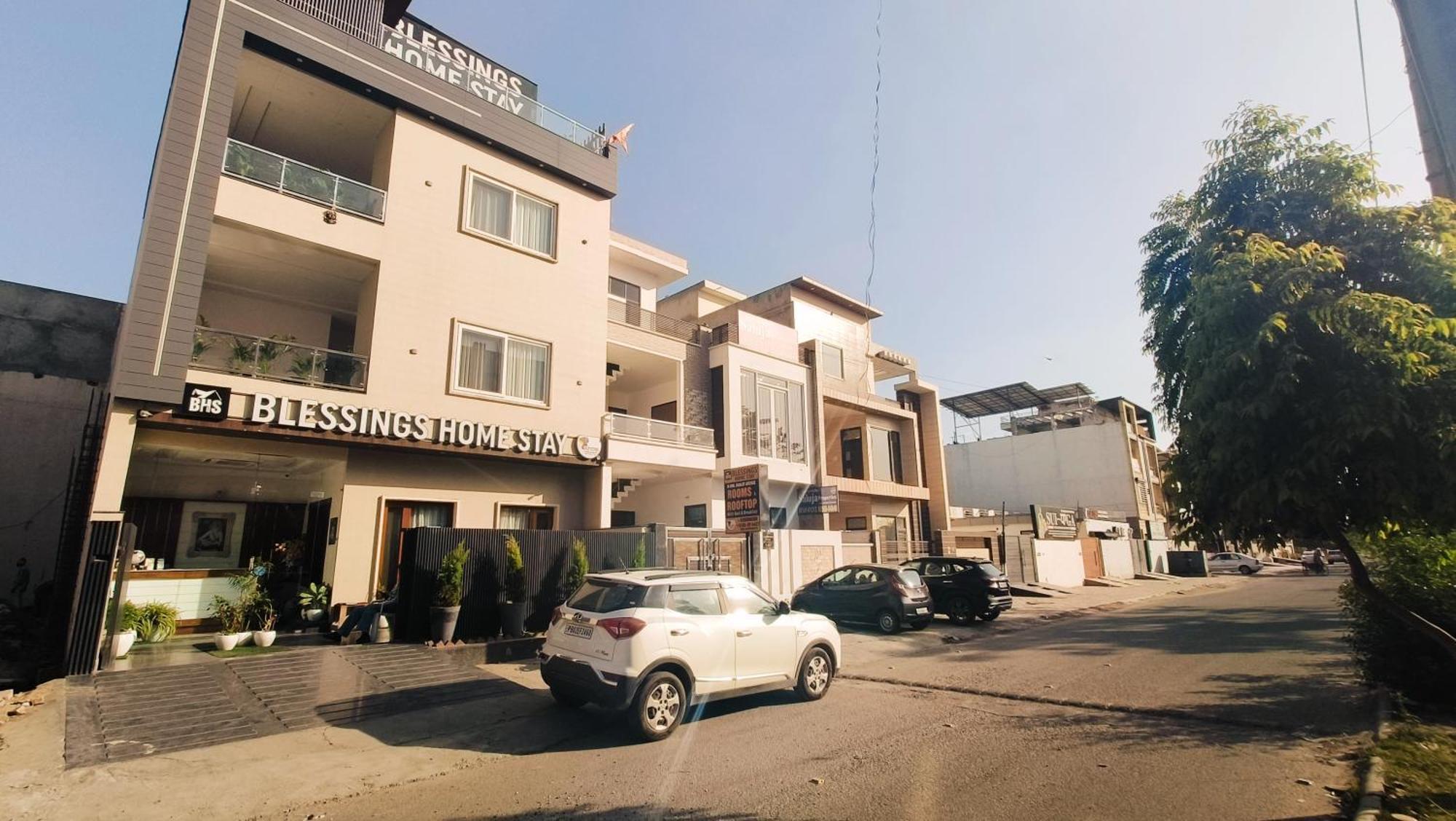 Blessings Hotel Amritsar Exterior photo